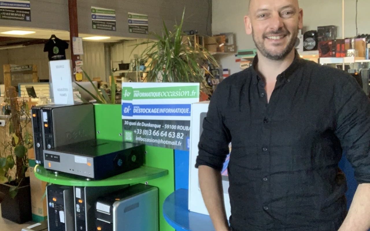 Informatique occasion, portrait de commerçant